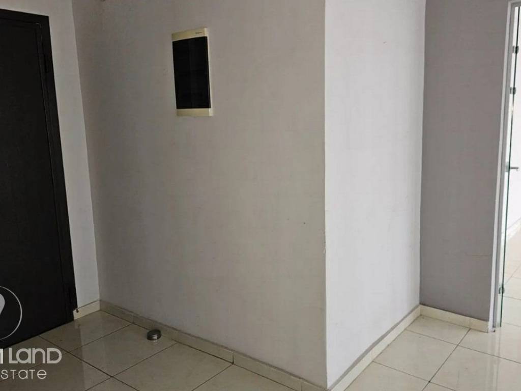 Forumland Real Estate, Είσοδος