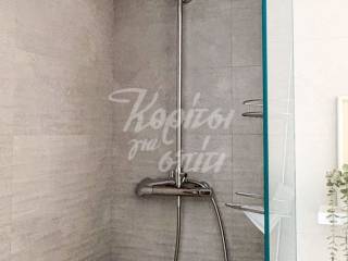 Μοντέρνα ντουζιέρα με γυάλινο χώρισμα