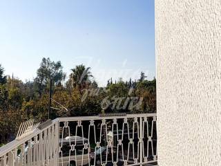 Μπαλκόνι με ανοιχτή θέα &amp; πράσινο