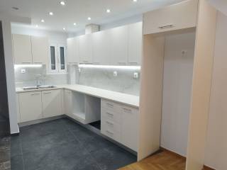 κουζίνα με κρυφούς φωτισμούς