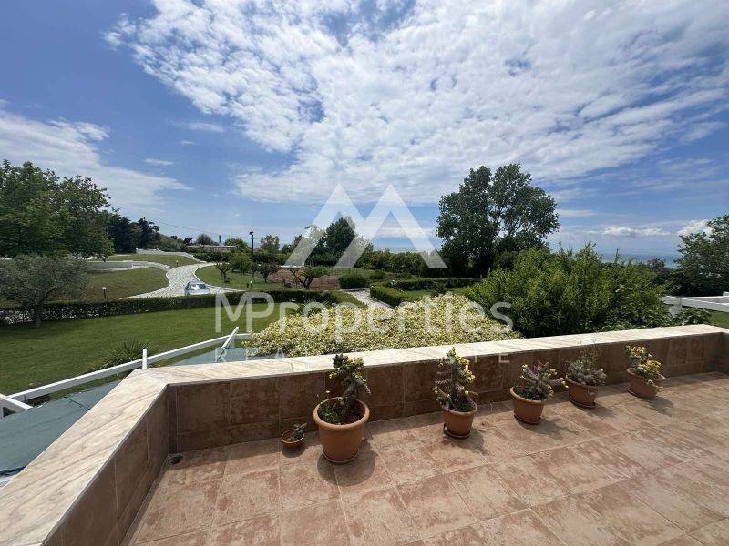 Θέα από μπαλκόνι