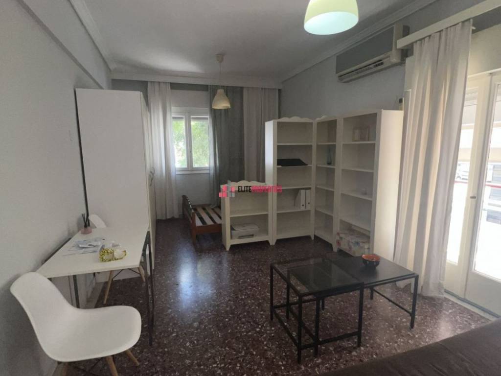 ΣΑΛΟΝΟΔΩΜΑΤΙΟ