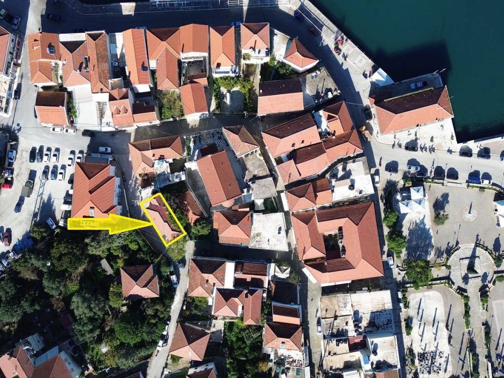 Aerial view with outlined border