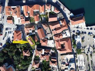 Aerial view with outlined border