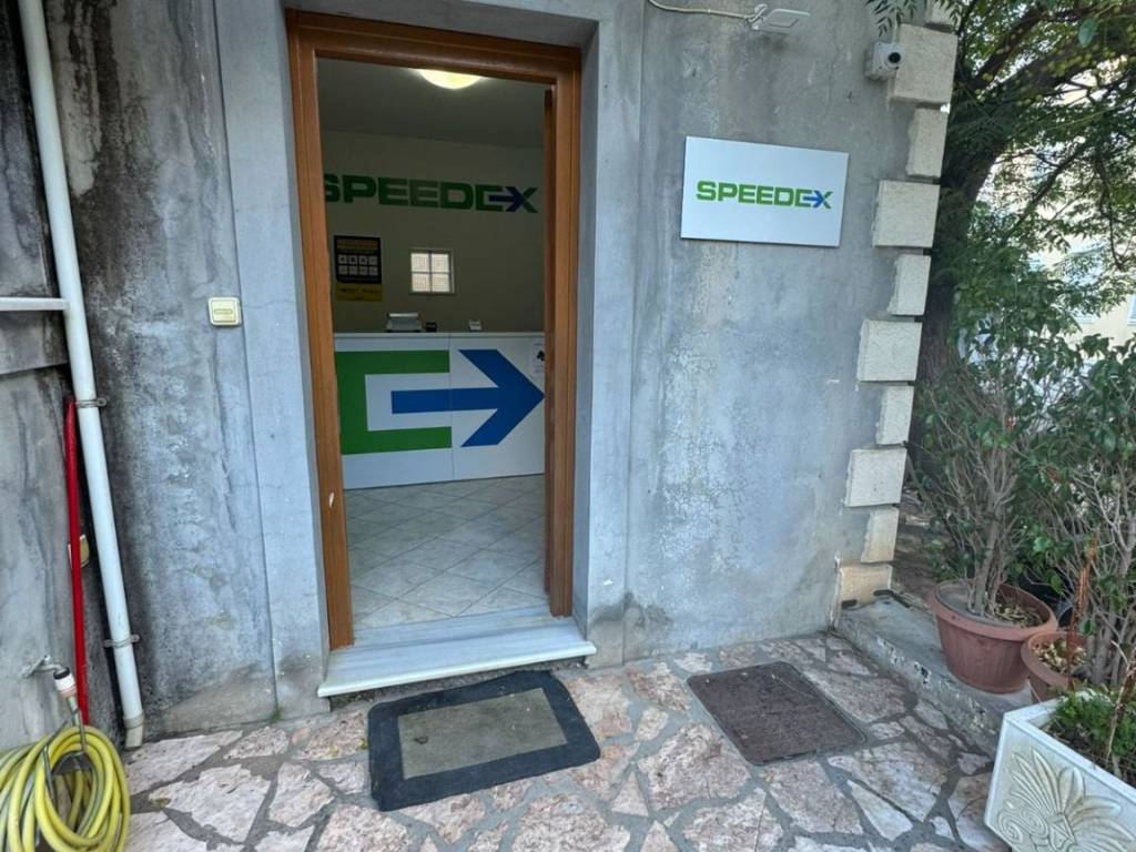 Shop at ground floor