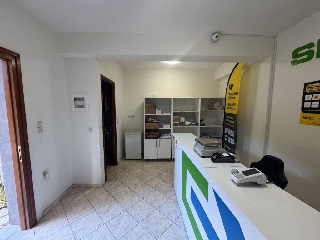 Shop at ground floor