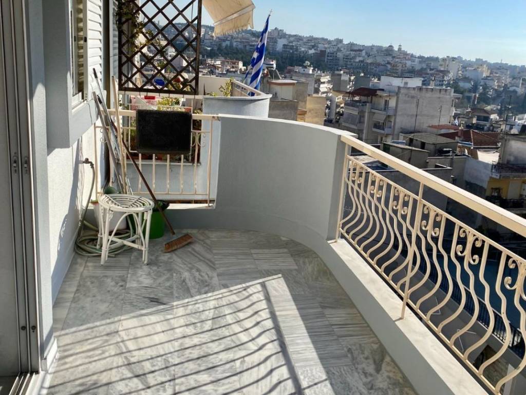 Μπαλκόνι σαλονοκουζίνας