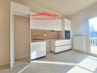 ΚΟΥΖΙΝΑ ΜΕ ΚΑΙΝΟΥΡΙΕΣ ΕΝΤΟΙΧΙΣΜΕΝΕΣ ΗΛΕΚΤΡΙΚΕΣ ΣΥΣΚΕΥΕΣ