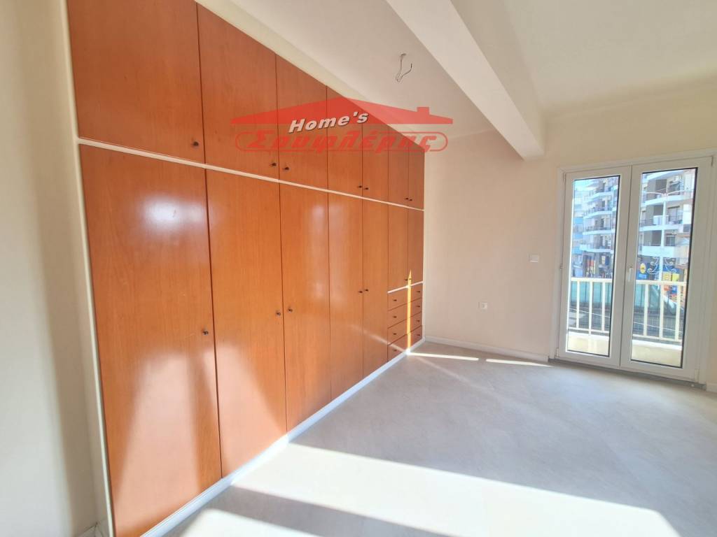 ΜΕΓΑΛΗ ΕΝΤΟΙΧΙΣΜΕΝΗ ΝΤΟΥΛΑΠΑ