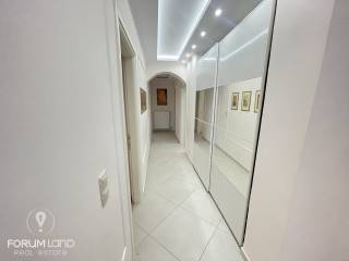 Forumland Real Estate, Διάδρομος