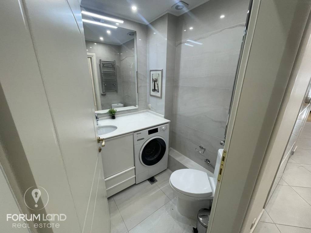 Forumland Real Estate, Μπάνιο