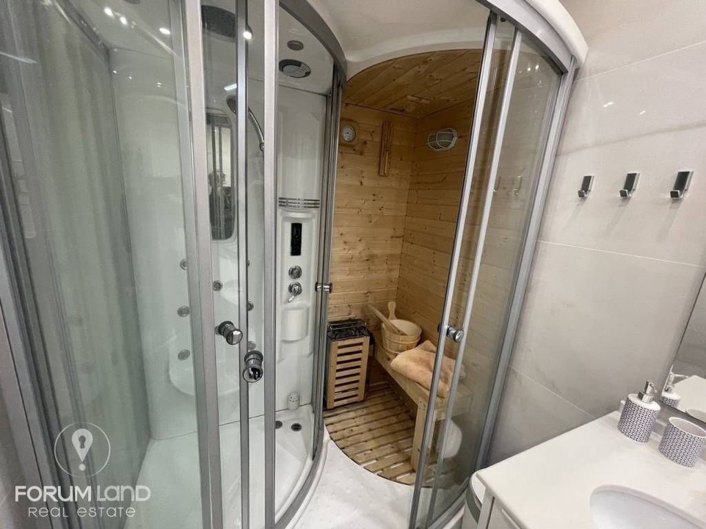 Forumland Real Estate, Μπάνιο με σάουνα &amp; χαμάμ