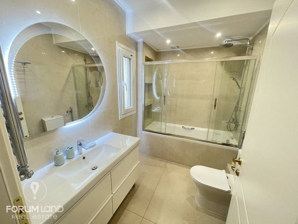 Forumland Real Estate, Μπάνιο
