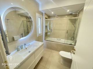 Forumland Real Estate, Μπάνιο