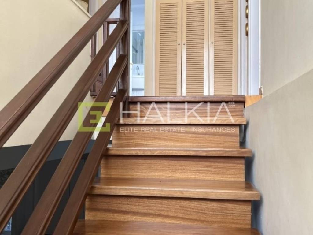 εσωτερική σκάλα