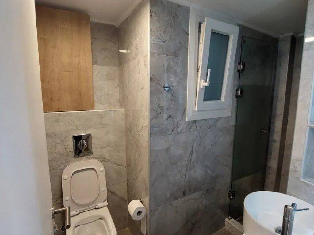 Forumland Real Estate, Μπάνιο