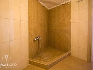 Forumland Real Estate, Μπάνιο