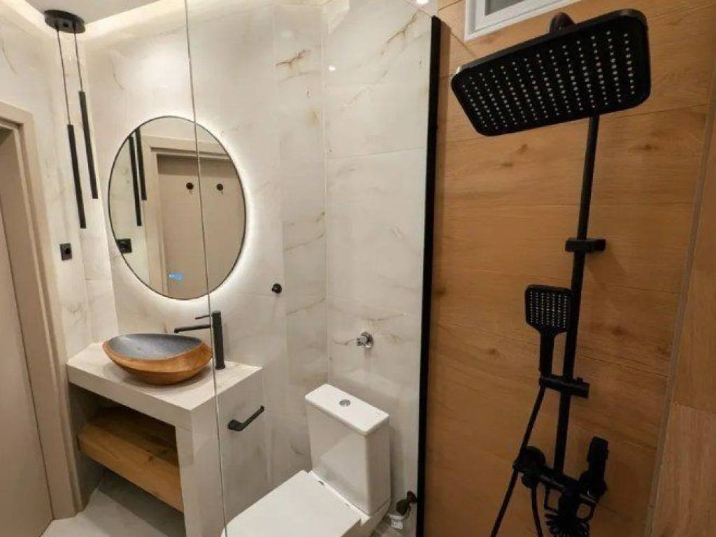 Forumland Real Estate, Μπάνιο