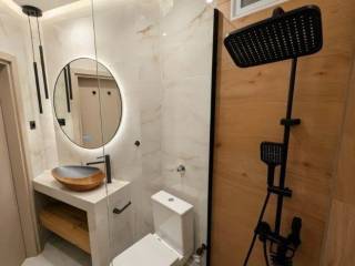 Forumland Real Estate, Μπάνιο