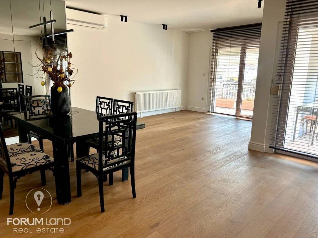 Forumland Real Estate, Σαλόνι με τζάκι