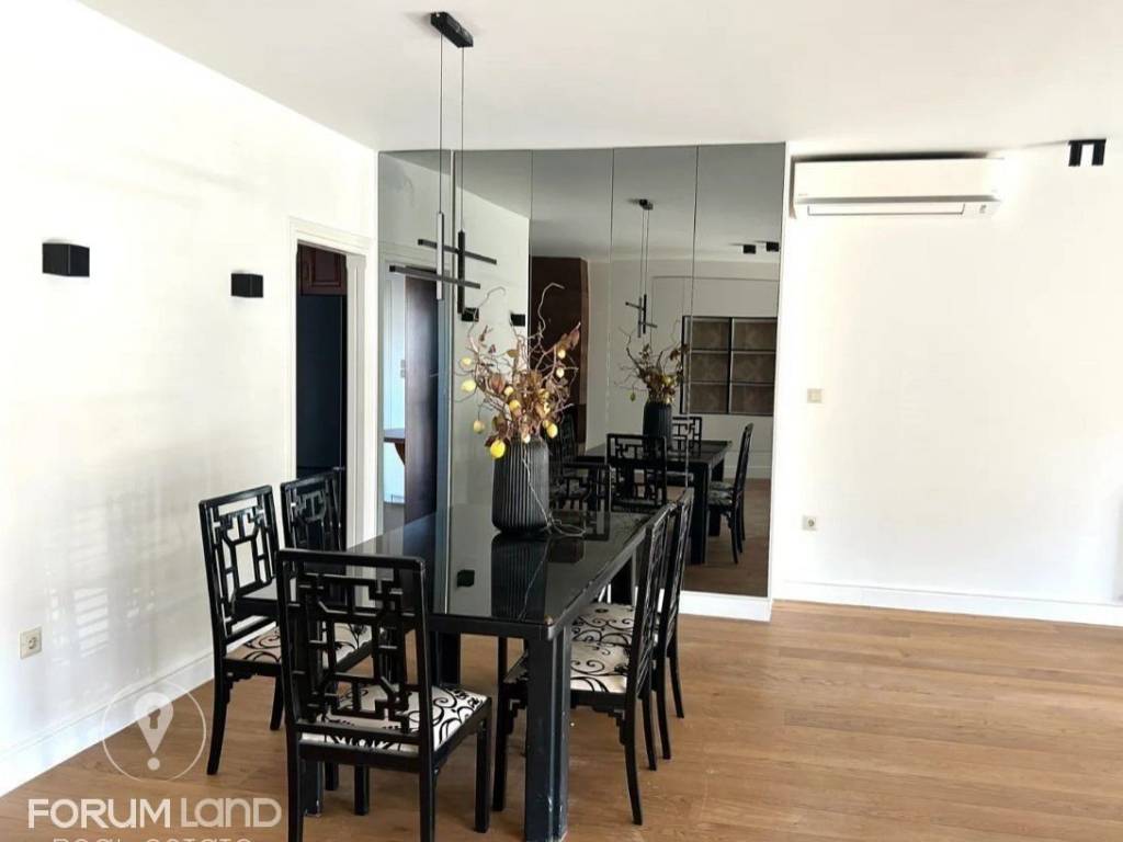 Forumland Real Estate, Σαλόνι με τζάκι