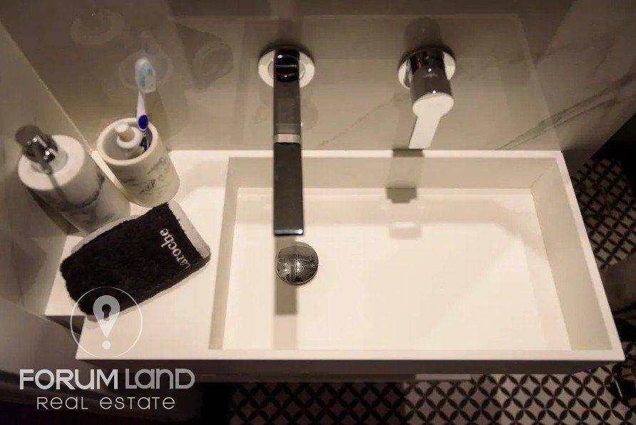 Forumland Real Estate, Μπάνιο