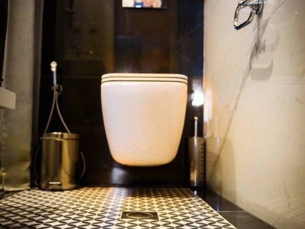 Forumland Real Estate, Μπάνιο