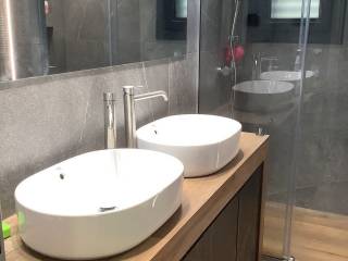 Forumland Real Estate, Μπάνιο