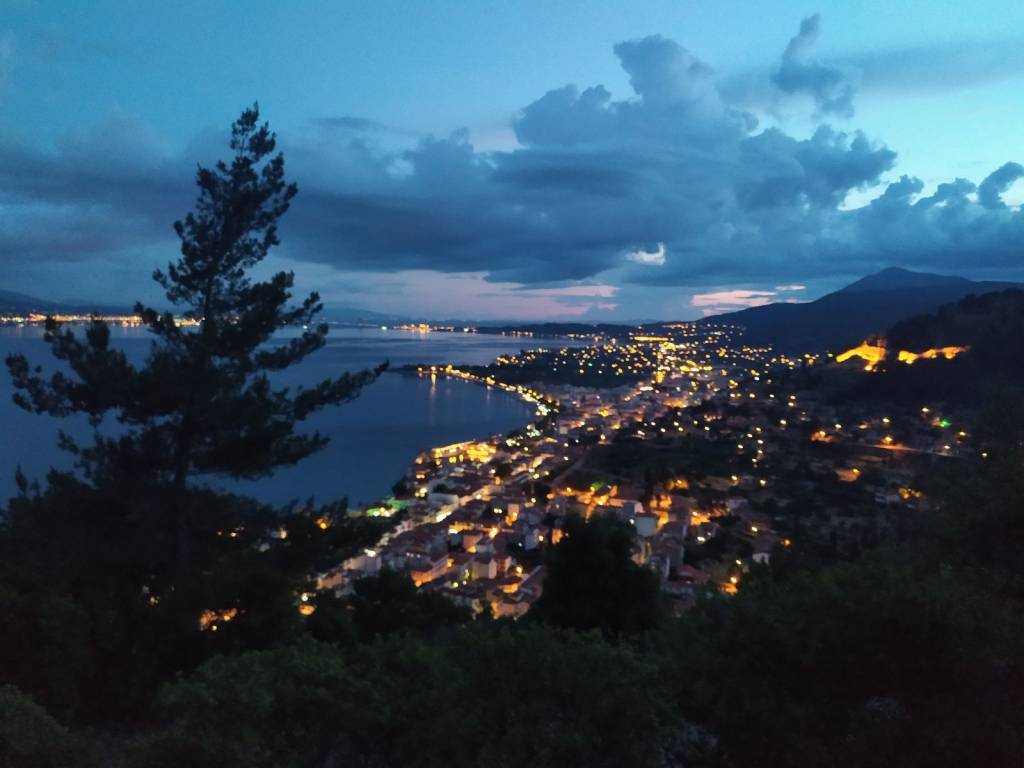 DYTIKE APOPSE TES POLES