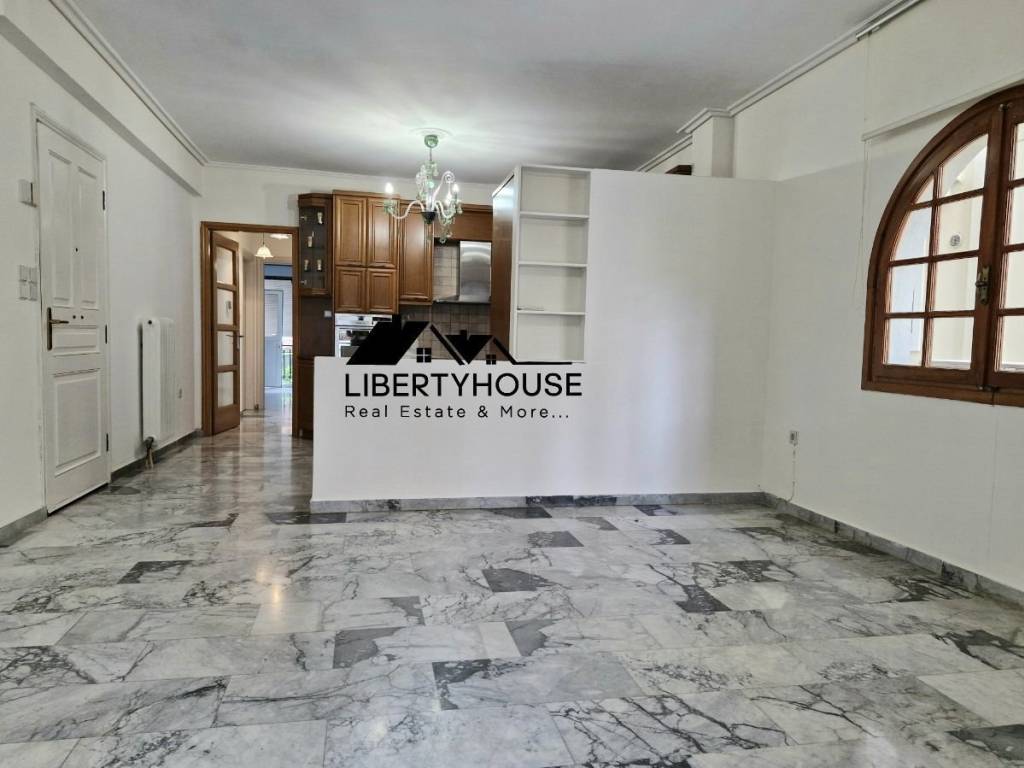 Eniaia koyzina me saloni