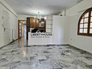 Eniaia koyzina me saloni