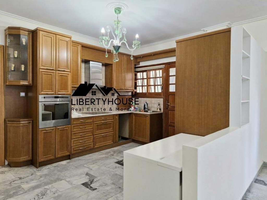 Polloys apothekeytikoys choroys  &amp; elektrikes syskeyes