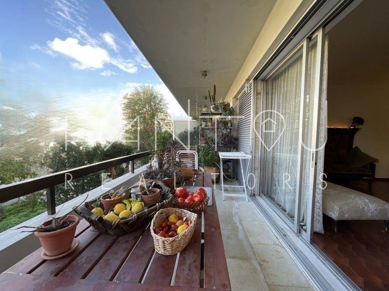 Θέα από μπαλκόνι