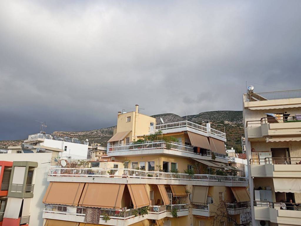 Θέα βουνό από μπροστά μπαλκόνι