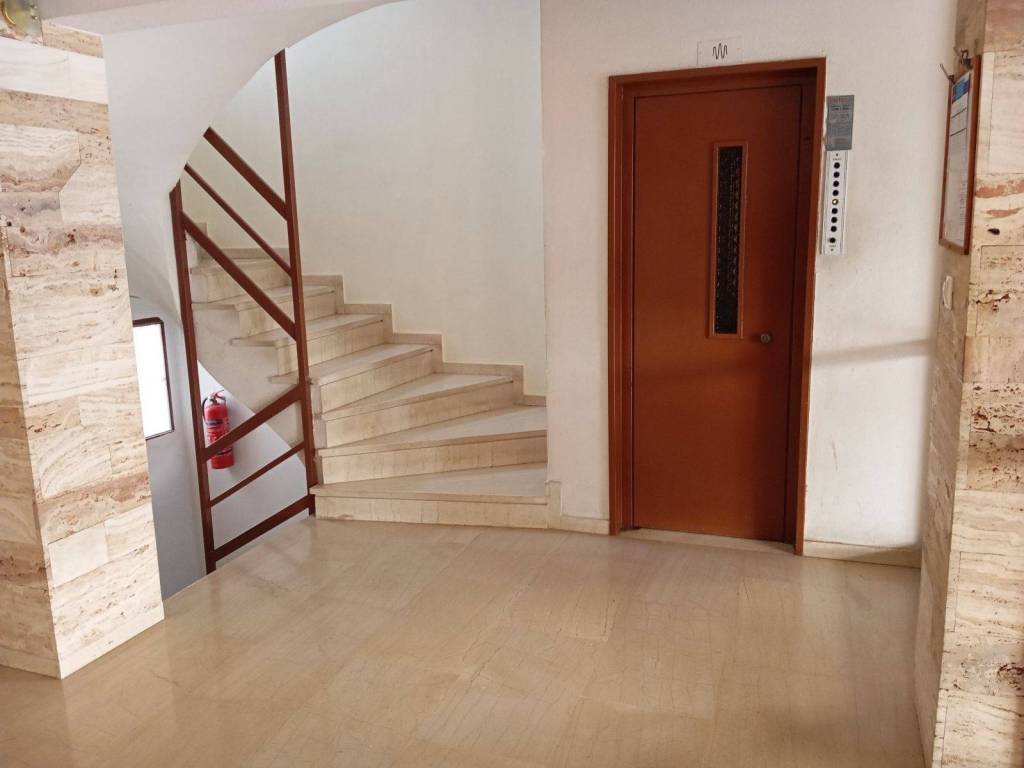 Εισοδος πολυκατοικίας