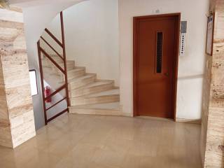 Εισοδος πολυκατοικίας