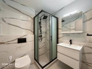 Forumland Real Estate, Μπάνιο