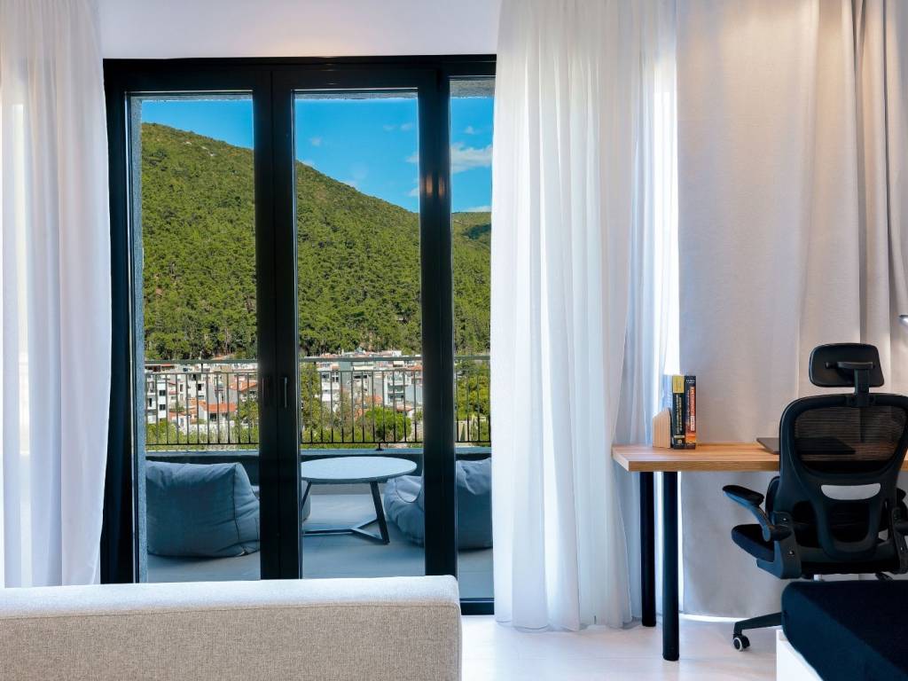 Esoteriko diamerismatos me omorphe thea.