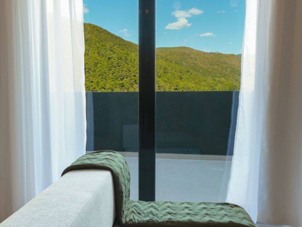 Esoteriko diamerismatos me omorphe thea.