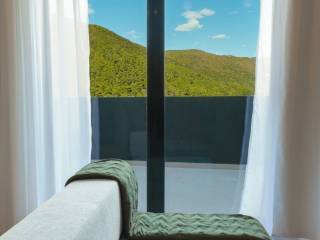 Esoteriko diamerismatos me omorphe thea.