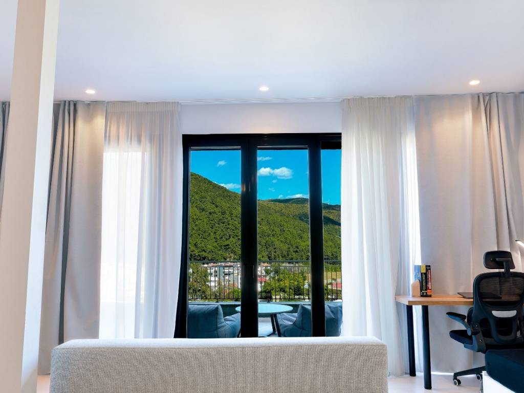 Esoteriko diamerismatos me omorphe thea.