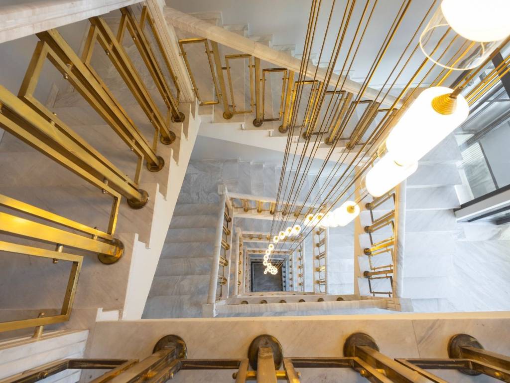 Entyposiakes skales me styl kai charaktera.