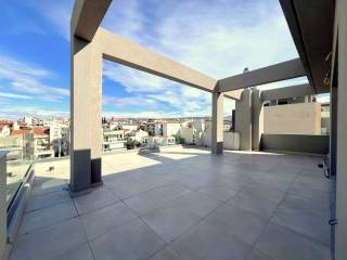 4ος όροφος, το αίθριο 53τμ.