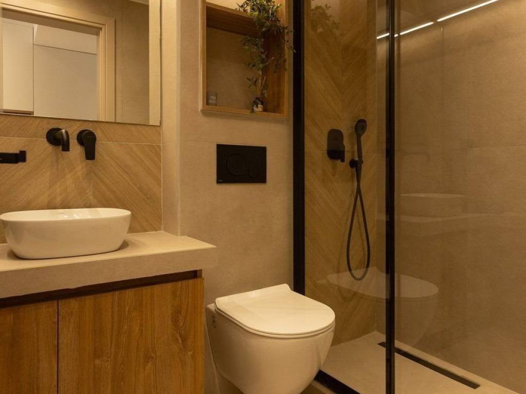 Forumland Real Estate, Μπάνιο