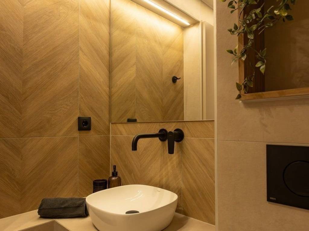 Forumland Real Estate, Μπάνιο