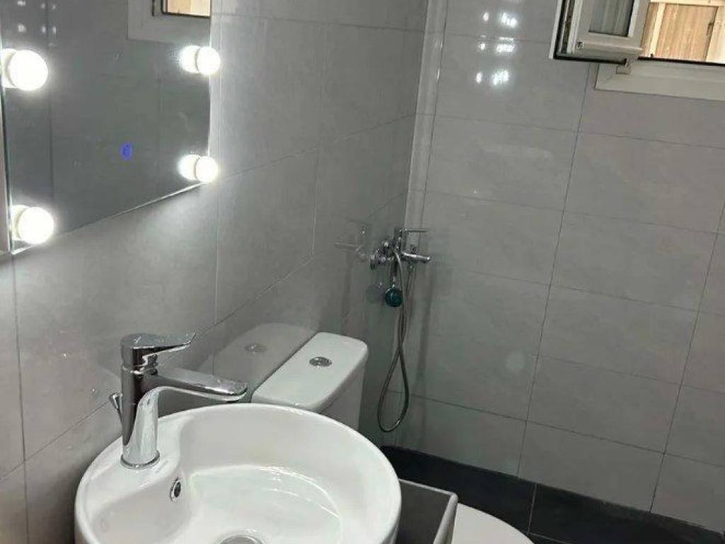 Forumland Real Estate, Μπάνιο