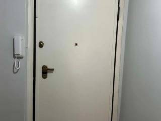 Forumland Real Estate, Θωρακισμένη πόρτα