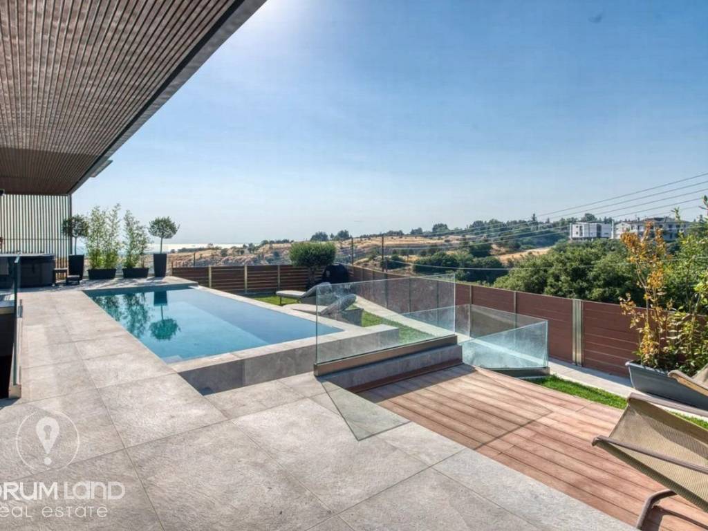 Forumland Real Estate, Πισίνα