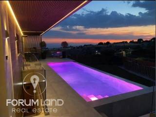 Forumland Real Estate, Πισίνα