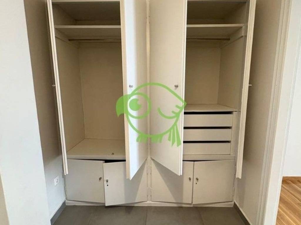 Εντοιχιμένη ντουλάπα